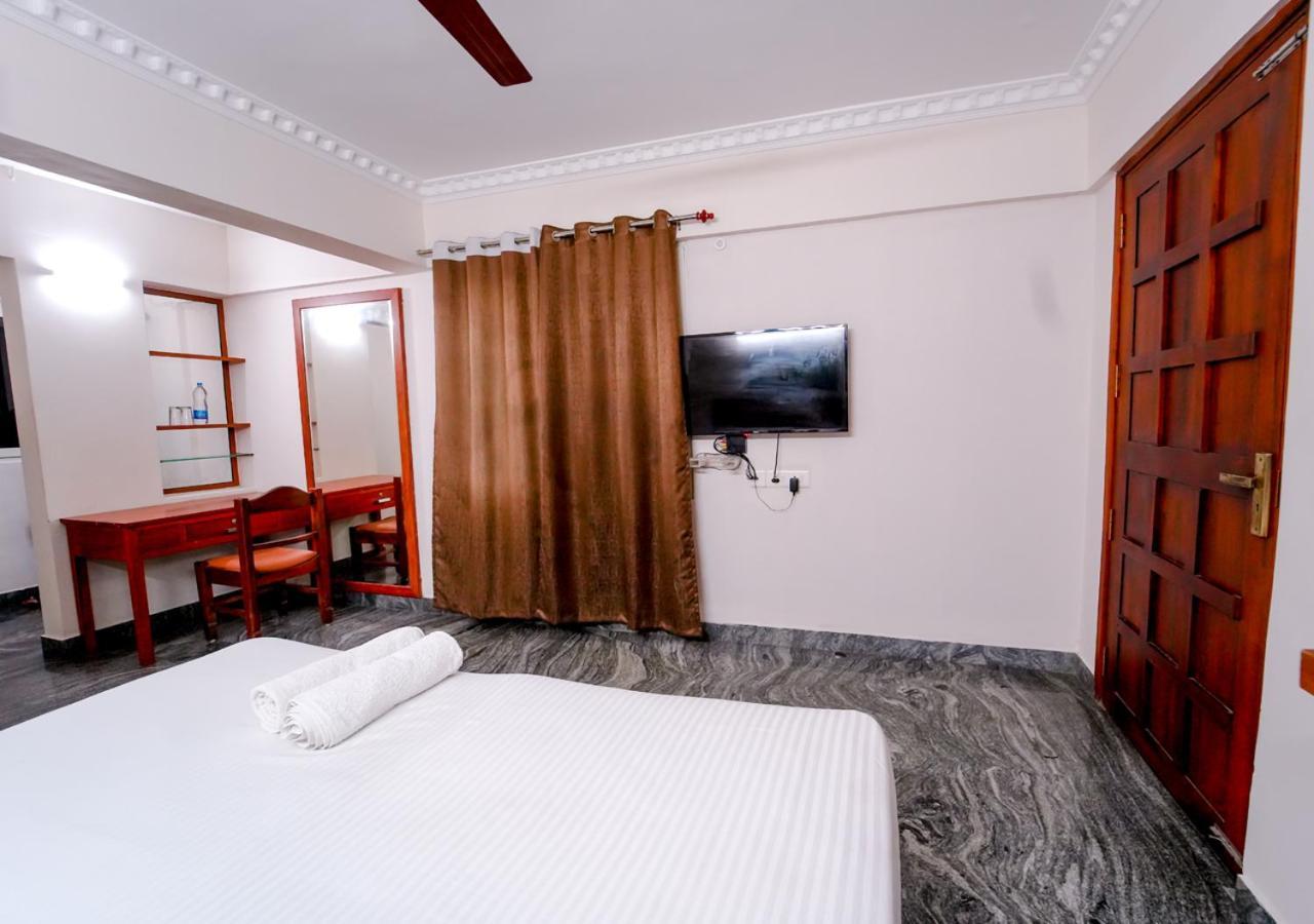 Luxe Vue - Premium Hotell Thiruvananthapuram Exteriör bild